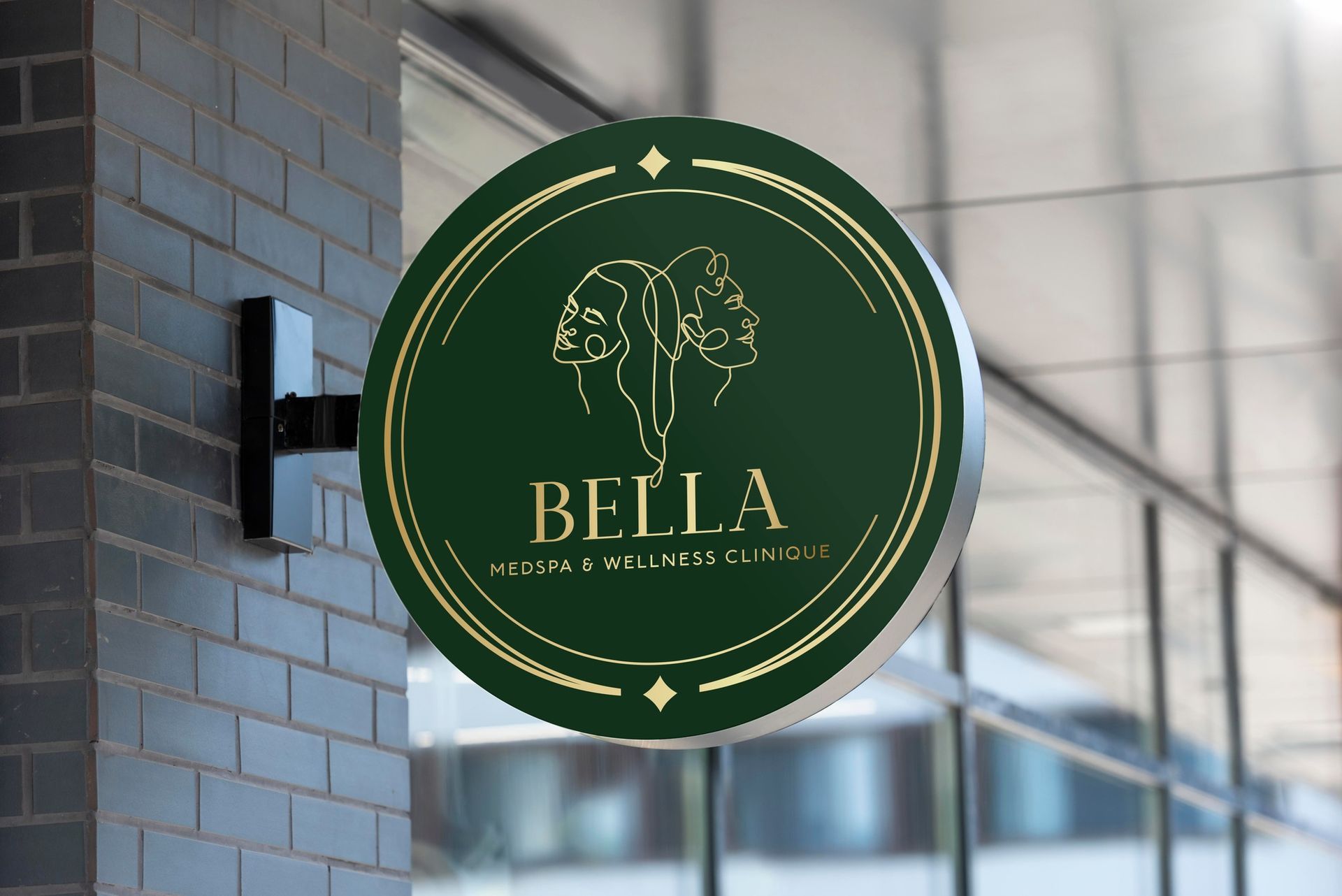 A green sign on a brick wall that says bella