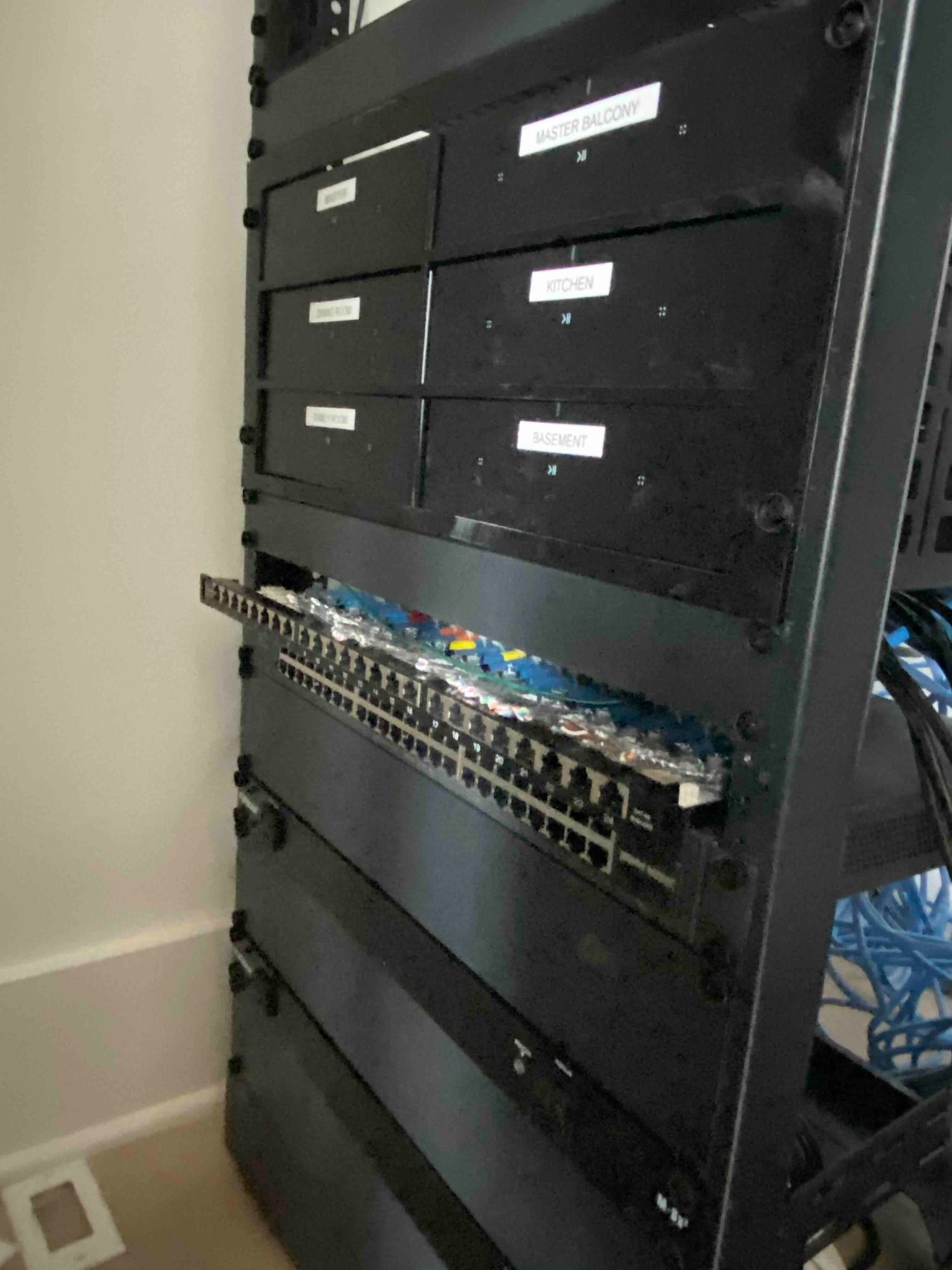 a bunch of wires are connected to a server for efficient networking