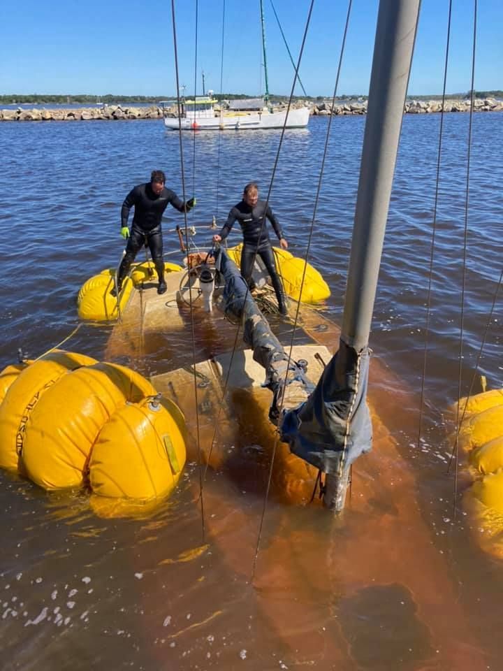 Divers using machine for inspection