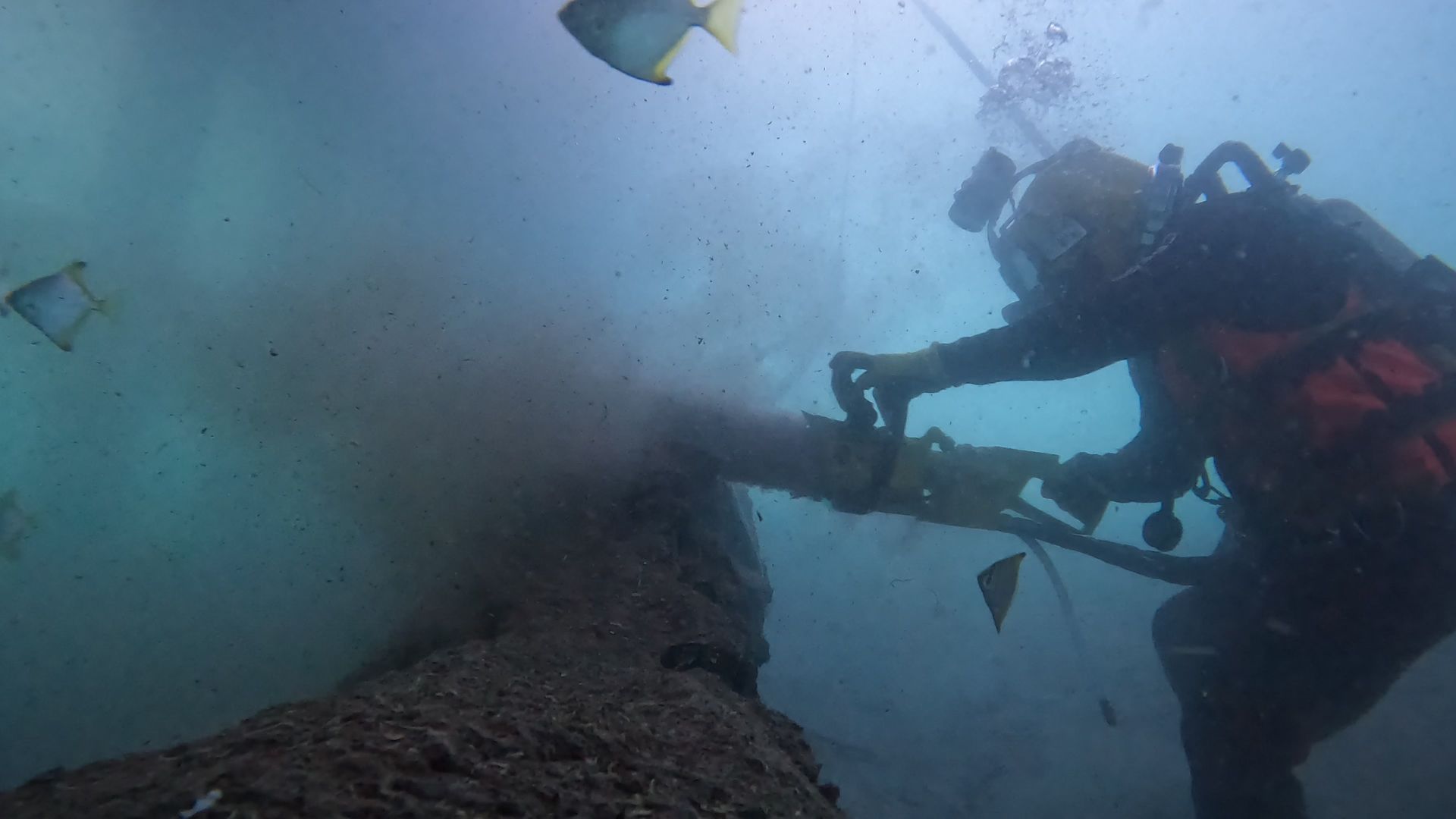 Underwater cutting and grinding equipment