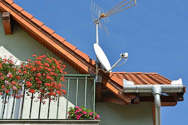 configurazione e installazione parabola e antenna sul balcone