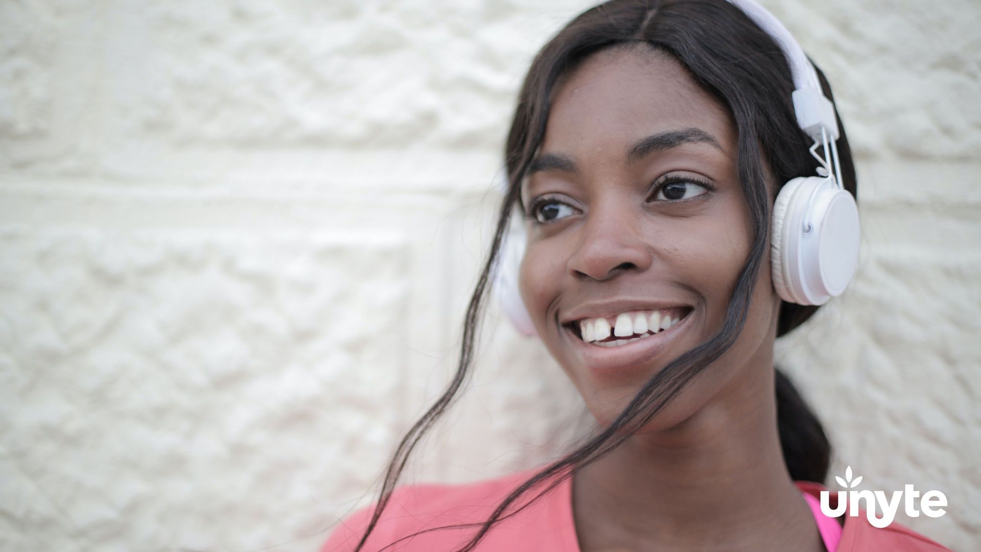 woman listening to headphones to help with highly sensitive person traits in Texas