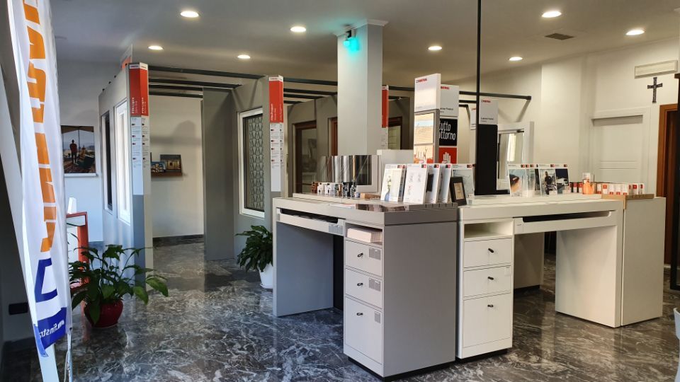 Interno punto vendita infissi