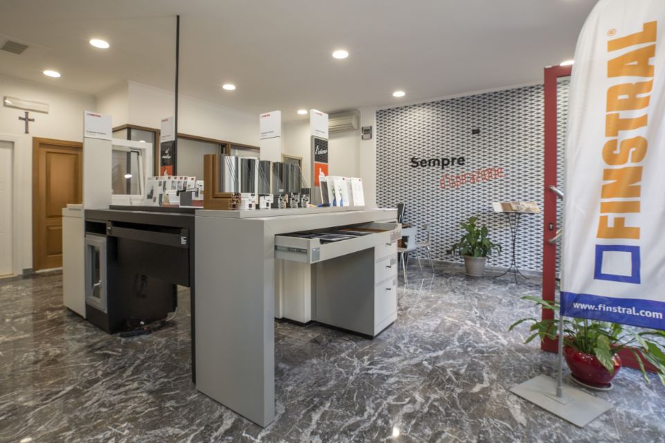 Interno negozio infissi