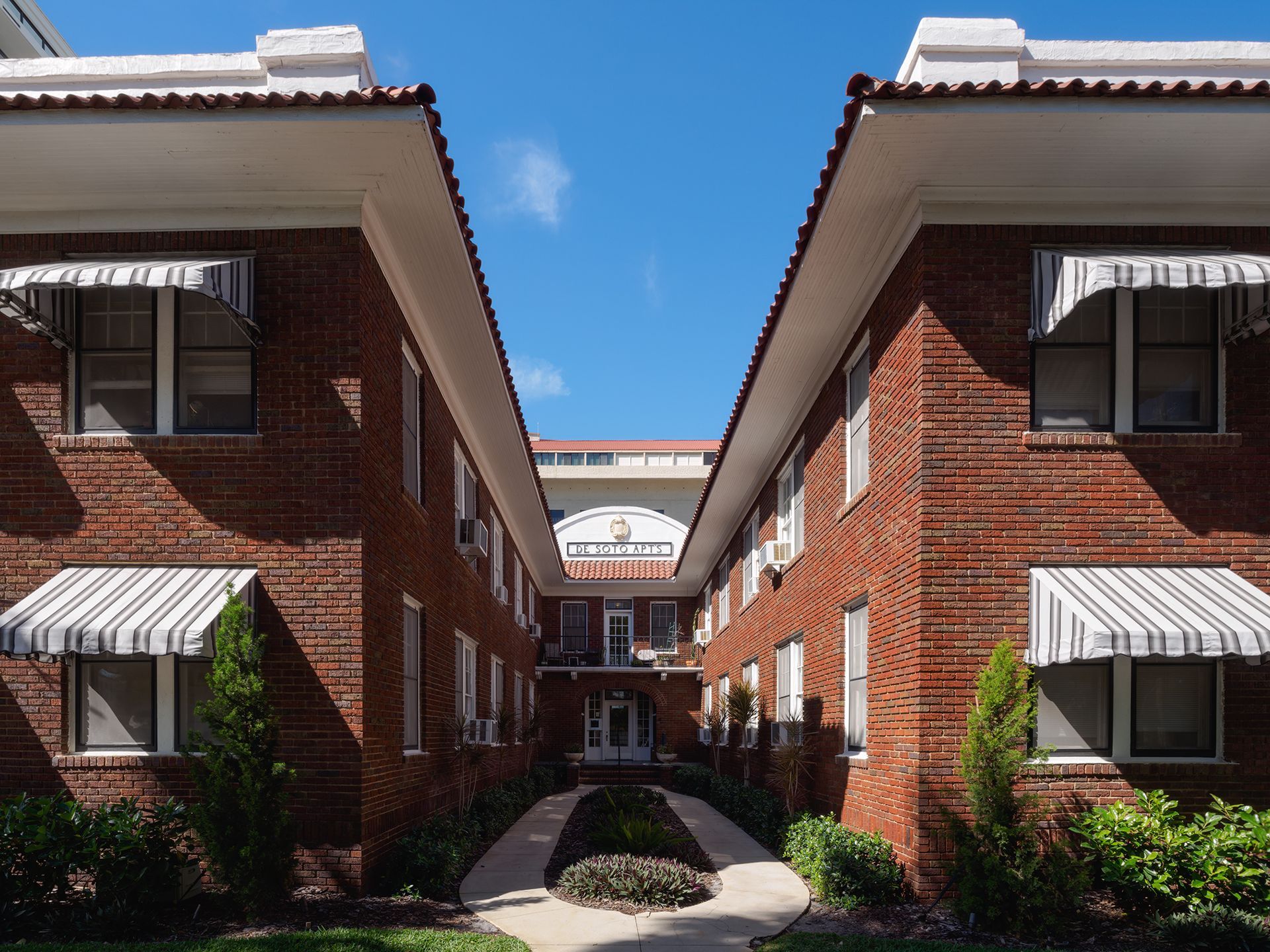 Photo of the building courtyard, seen from the entrance to it