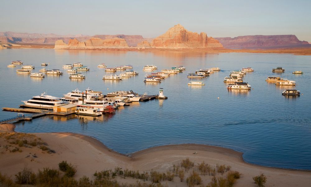 5 Beautiful Lakes You Should Boat on in the US