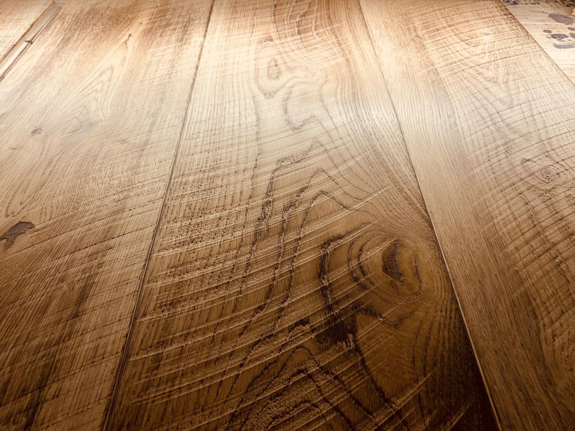 Circle sawn white oak hardwood flooring