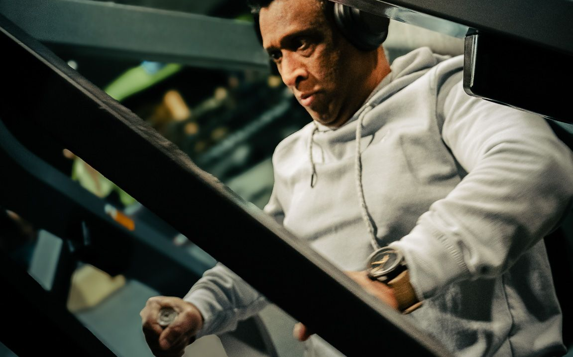 Private gym training for muscle building,Strength training for professionals over 40