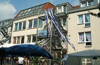 Haus am Buschkämpen, Rückseite mit  Girlandenschmuck