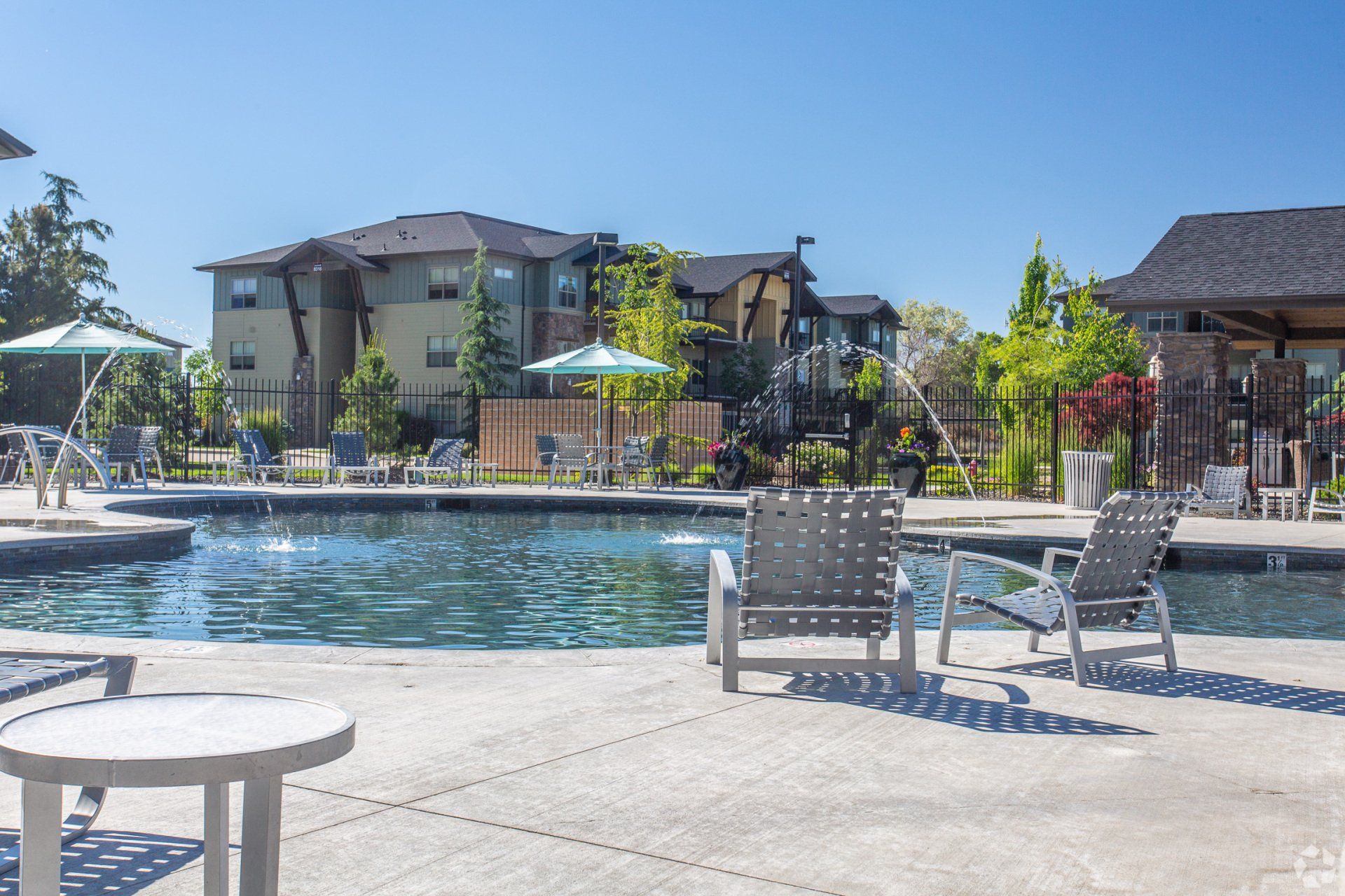 Retreat at Silvercloud pool