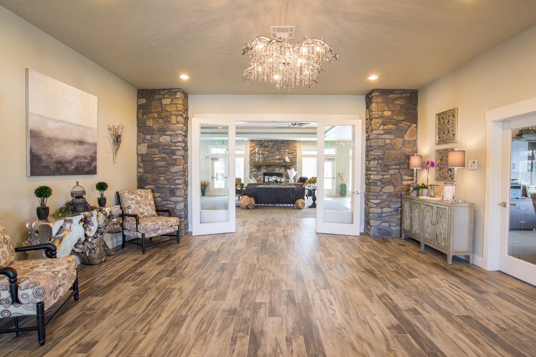 Retreat at Silvercloud lobby