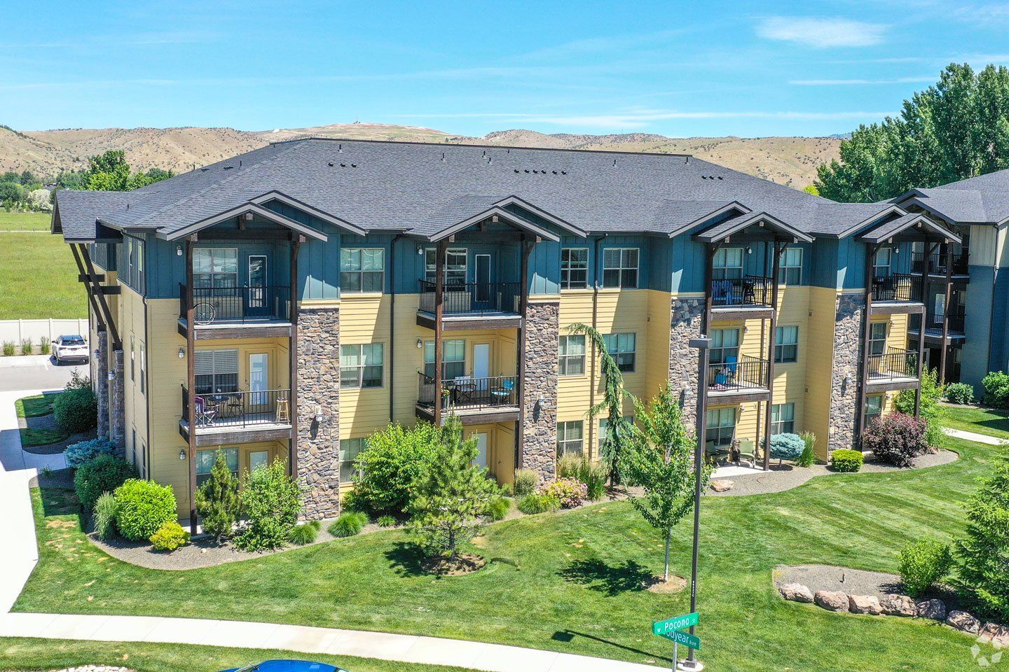 Retreat at Silvercloud Exterior