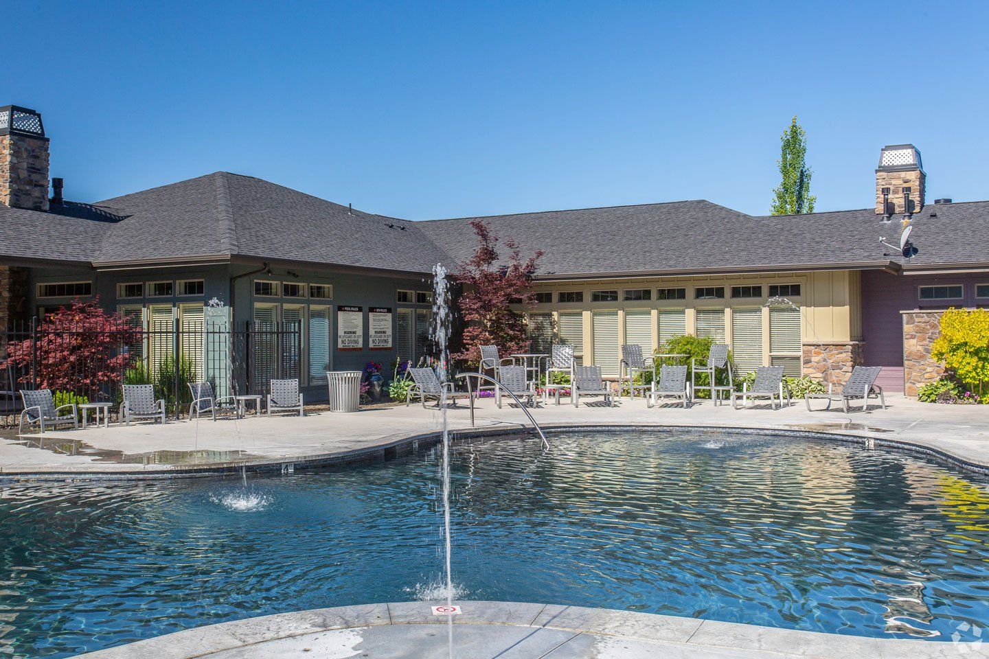 Retreat at Silvercloud pool