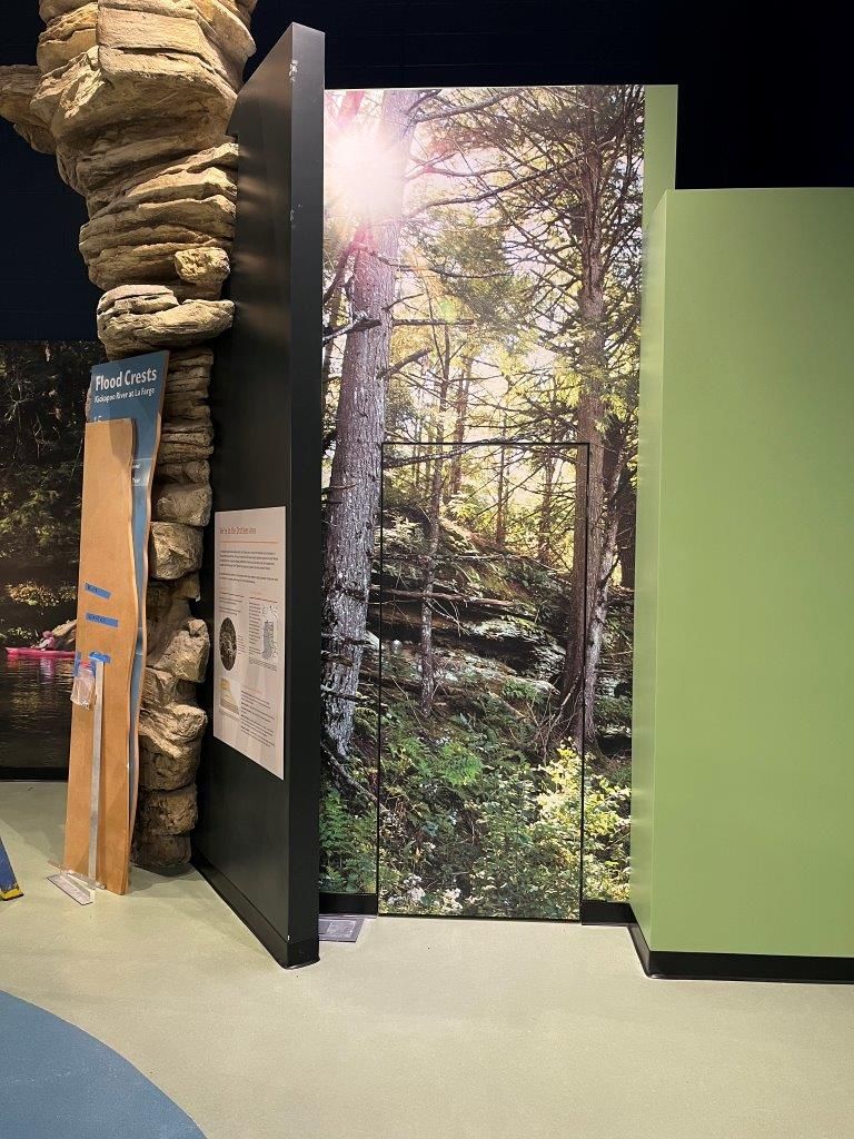 Flood pole — Arlington Heights, IL — Stevens Exhibits and Displays Inc