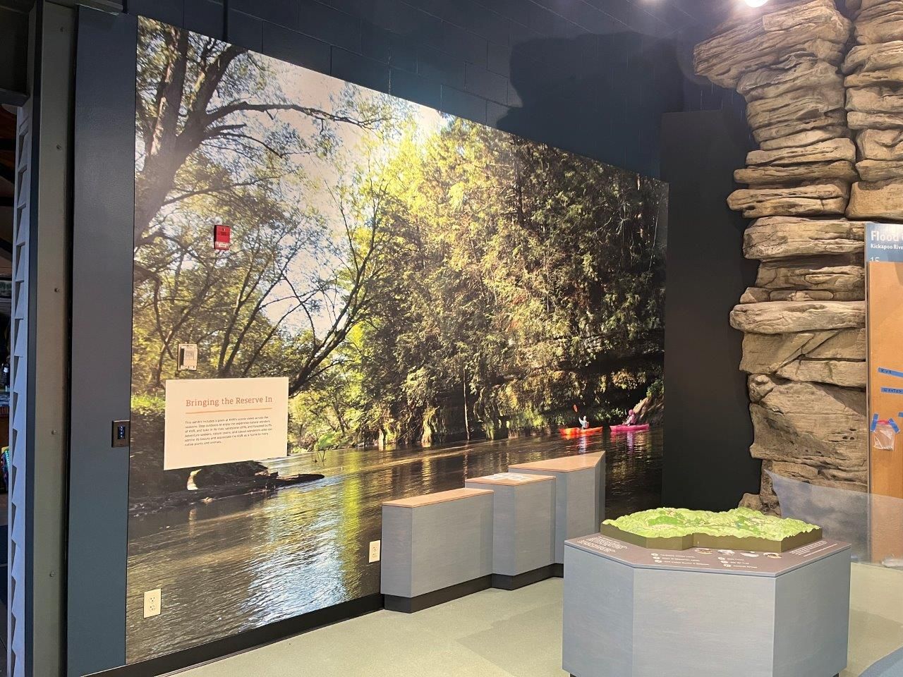 Feedback table_curved wall_1 — Arlington Heights, IL — Stevens Exhibits and Displays Inc