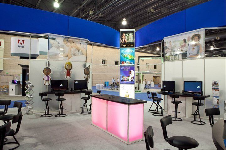 Exhibit with computers - Exhibit Show in Chicago, IL
