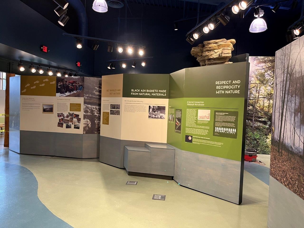 Wovable Wall 3 — Arlington Heights, IL — Stevens Exhibits and Displays Inc