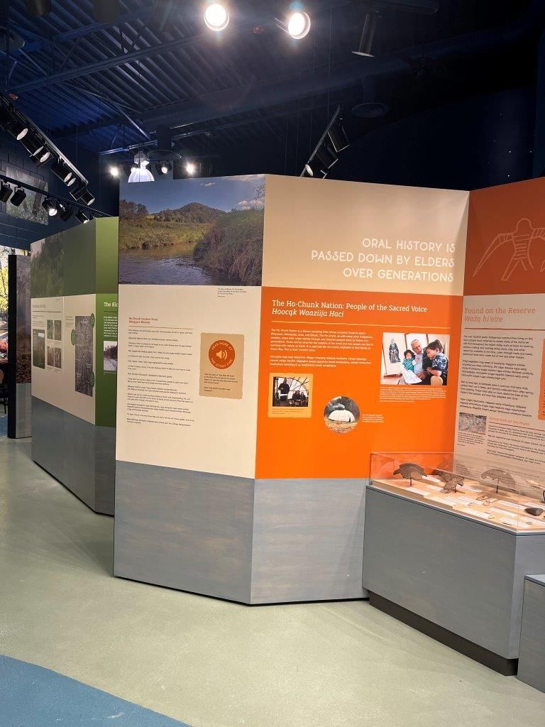 Movable wall with vitrine — Arlington Heights, IL — Stevens Exhibits and Displays Inc