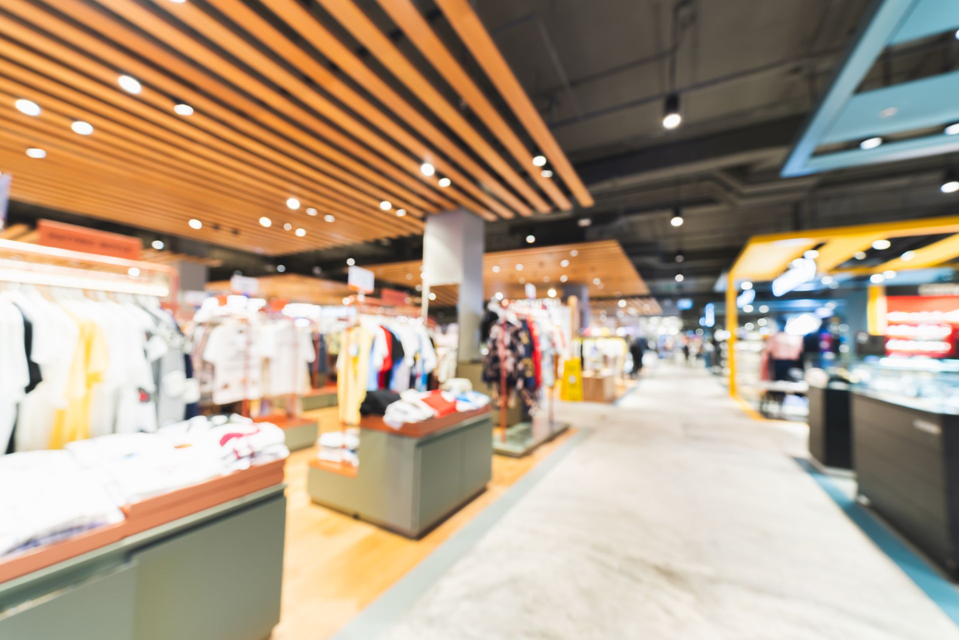 Exhibition booths showcasing display rentals at a trade show, highlighting various display rental op