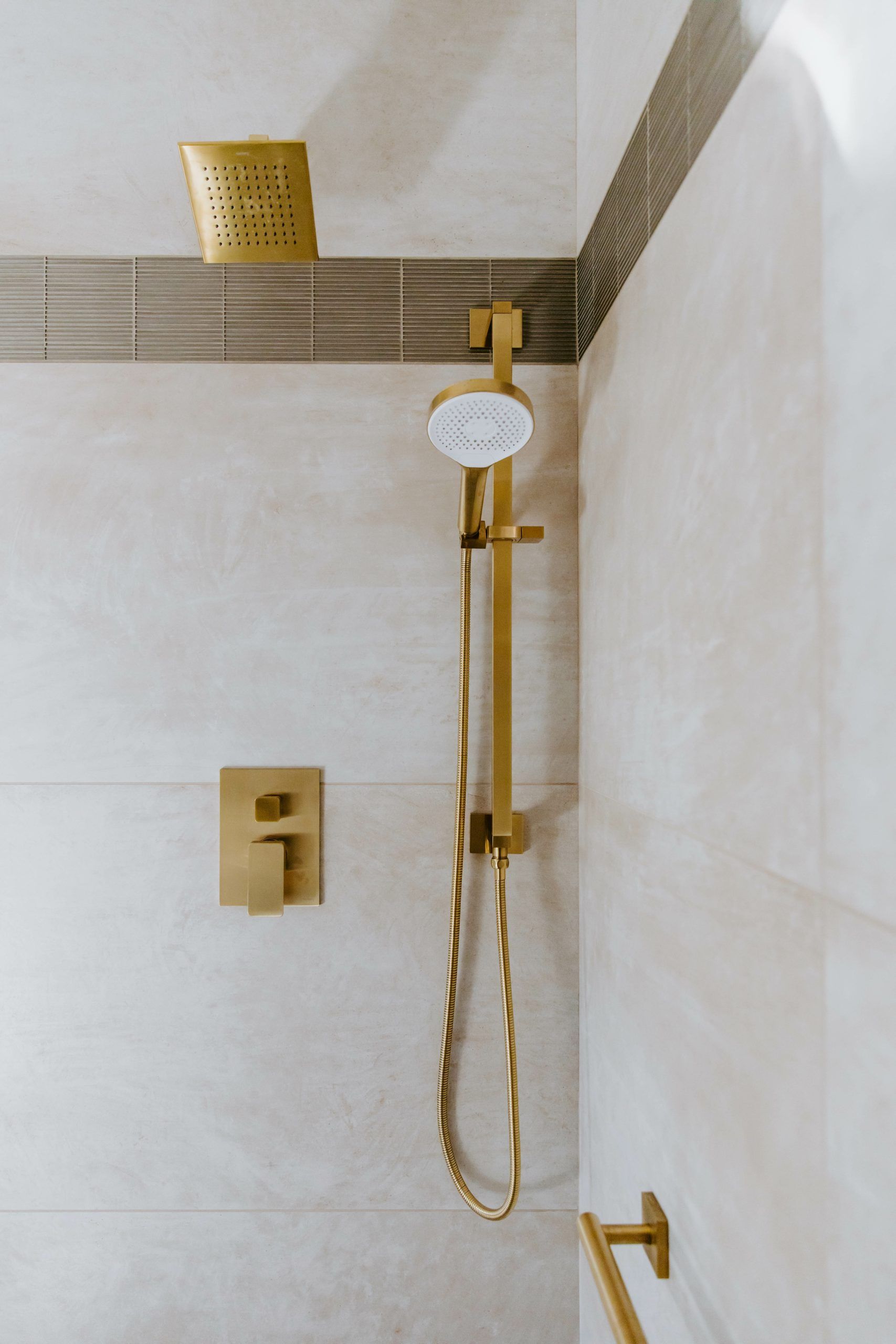 A close up of a shower head in a bathroom.