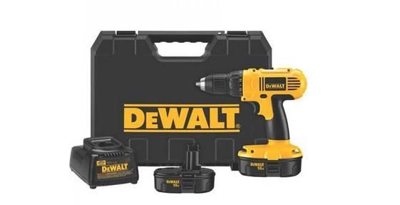 Juego de taladro DeWalt amarillo y negro con dos baterías y estuche de transporte.