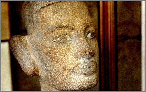 A close up of a statue of a man 's head