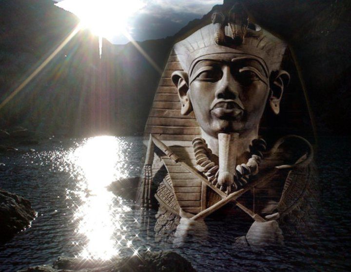 A statue of an ancient egyptian king is in the water