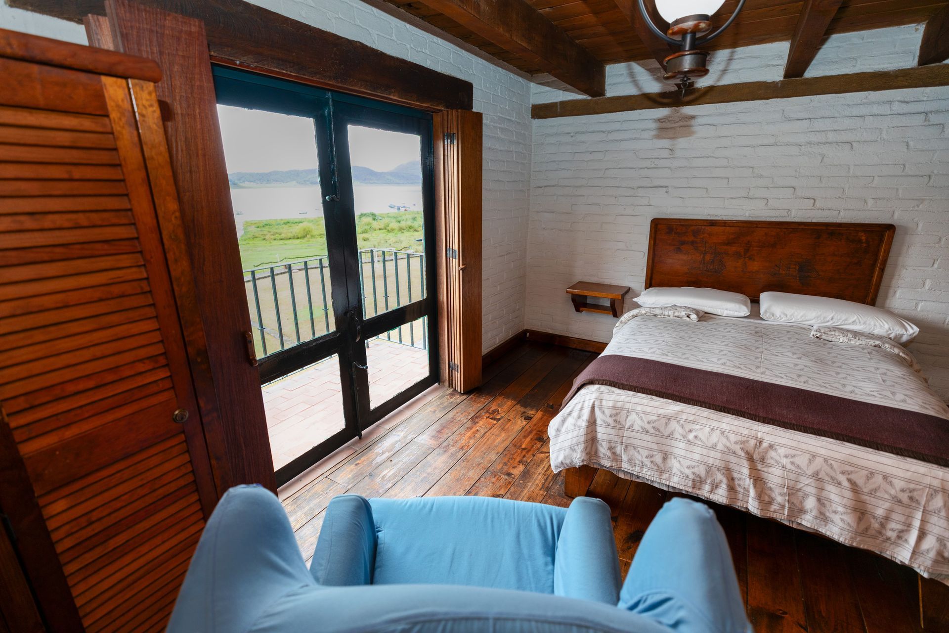 habitacion con vista al lago de valle de bravo