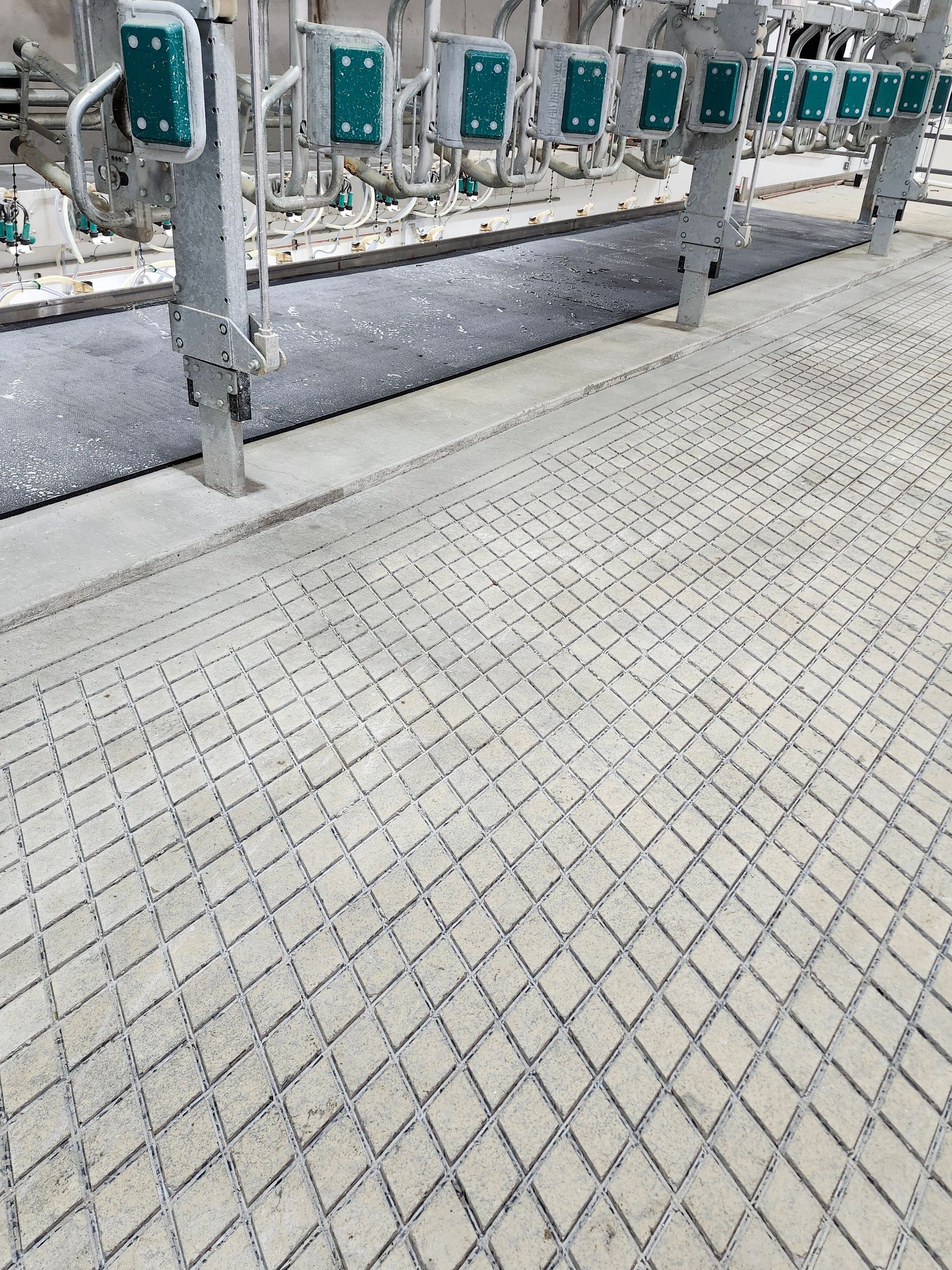 Concrete grooving