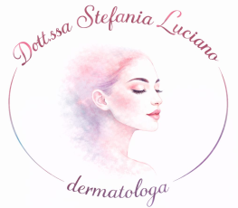 Logo con illustrazione ad acquerello del volto di una donna all'interno di una cornice circolare; il testo recita 