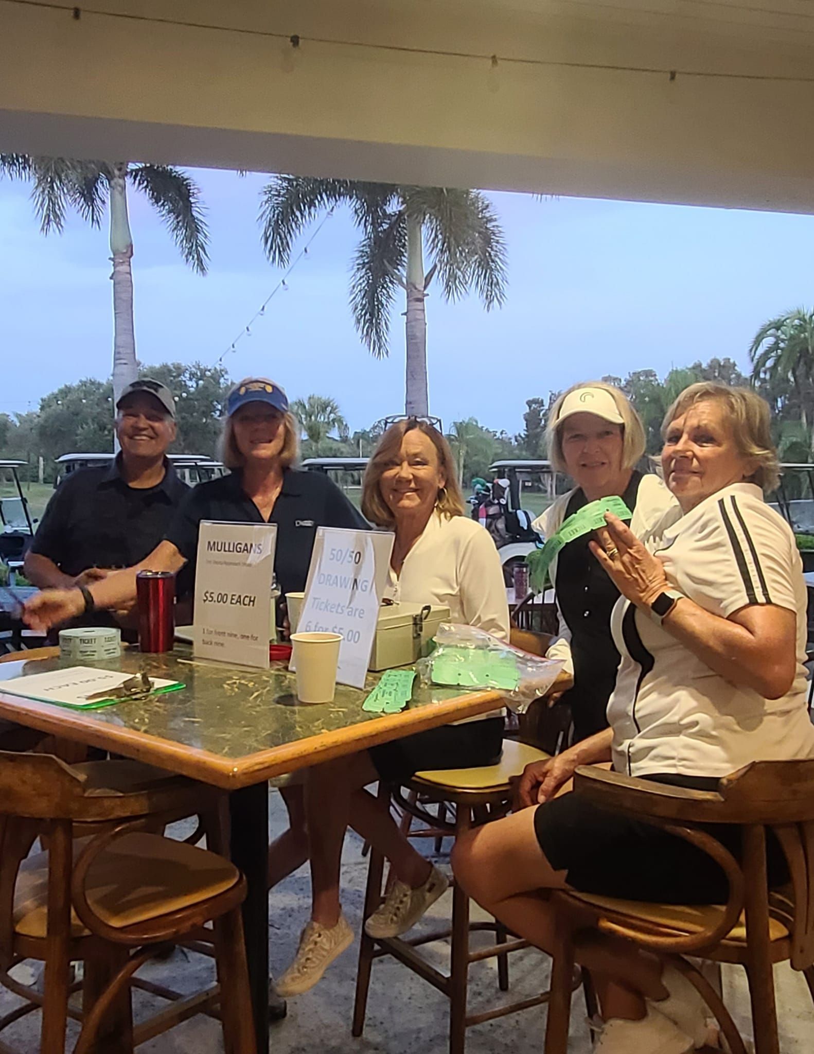 A group of people are sitting at a table in a restaurant.