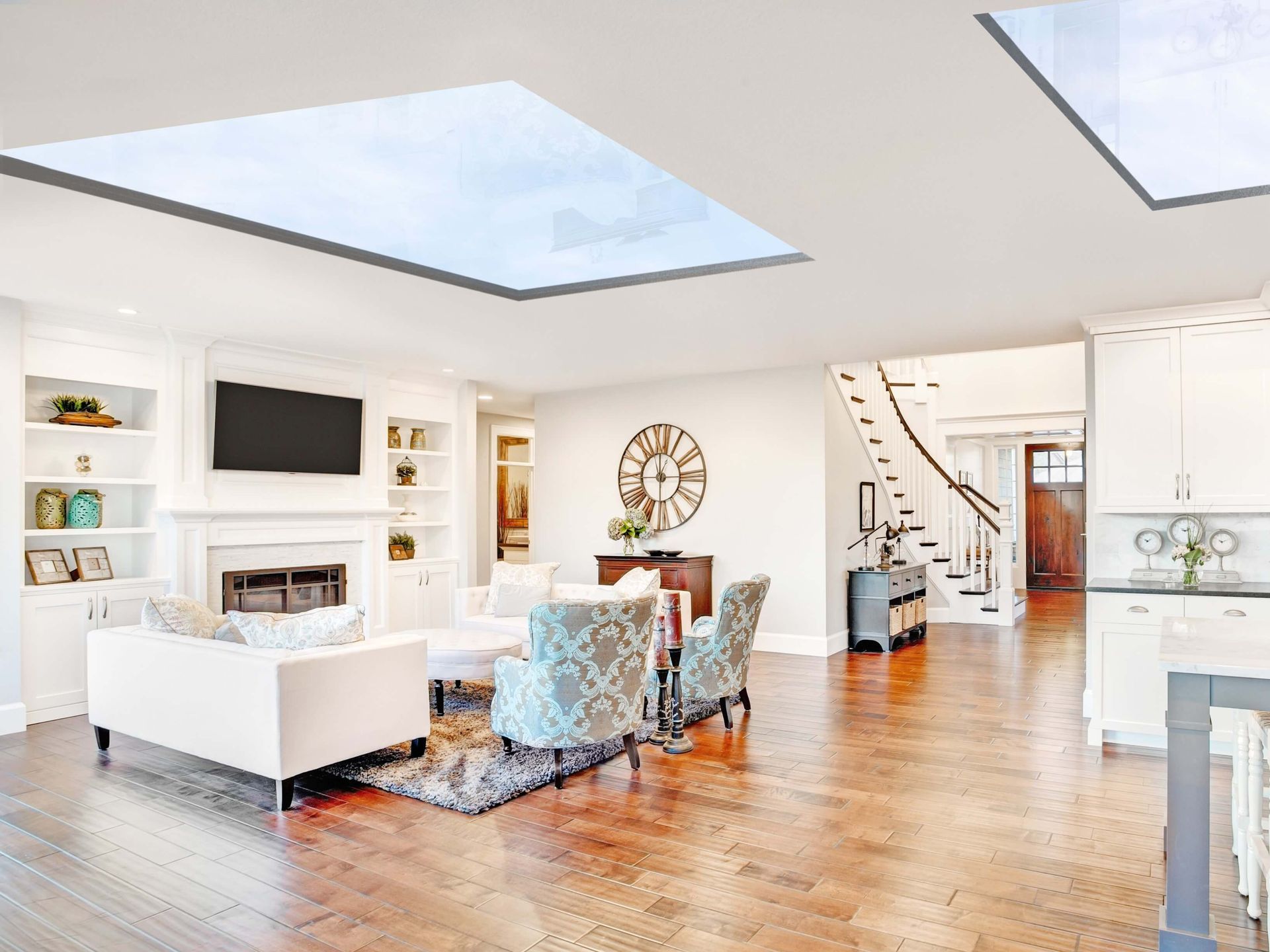 Picture of a skylight looking all architectural and impressive. Picture of a skylight looking all architectural and impressive.