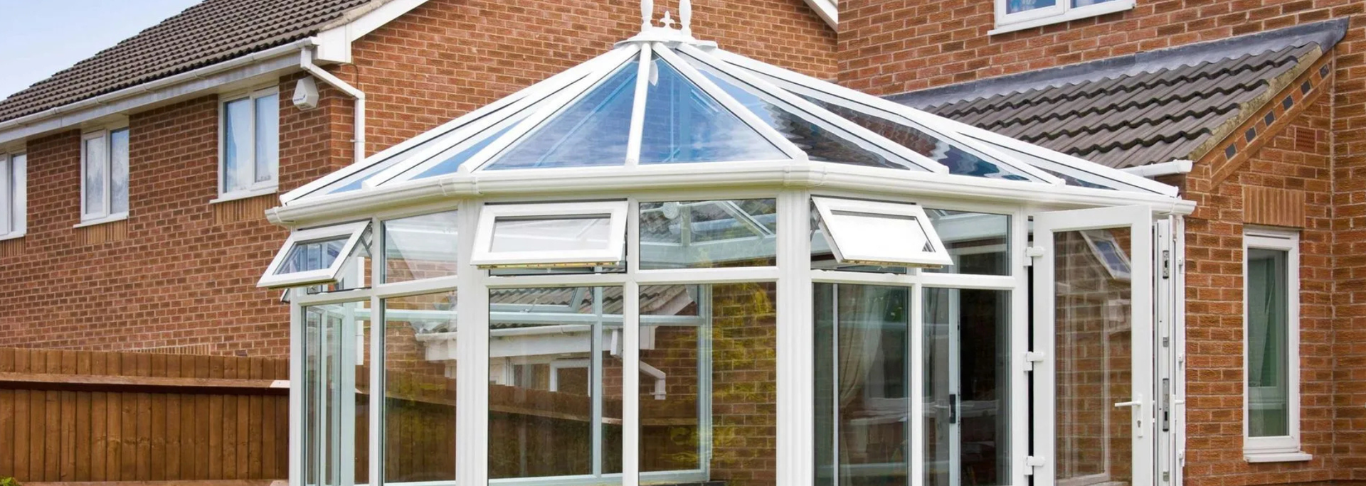 Picture of a glass roof conservatory. 