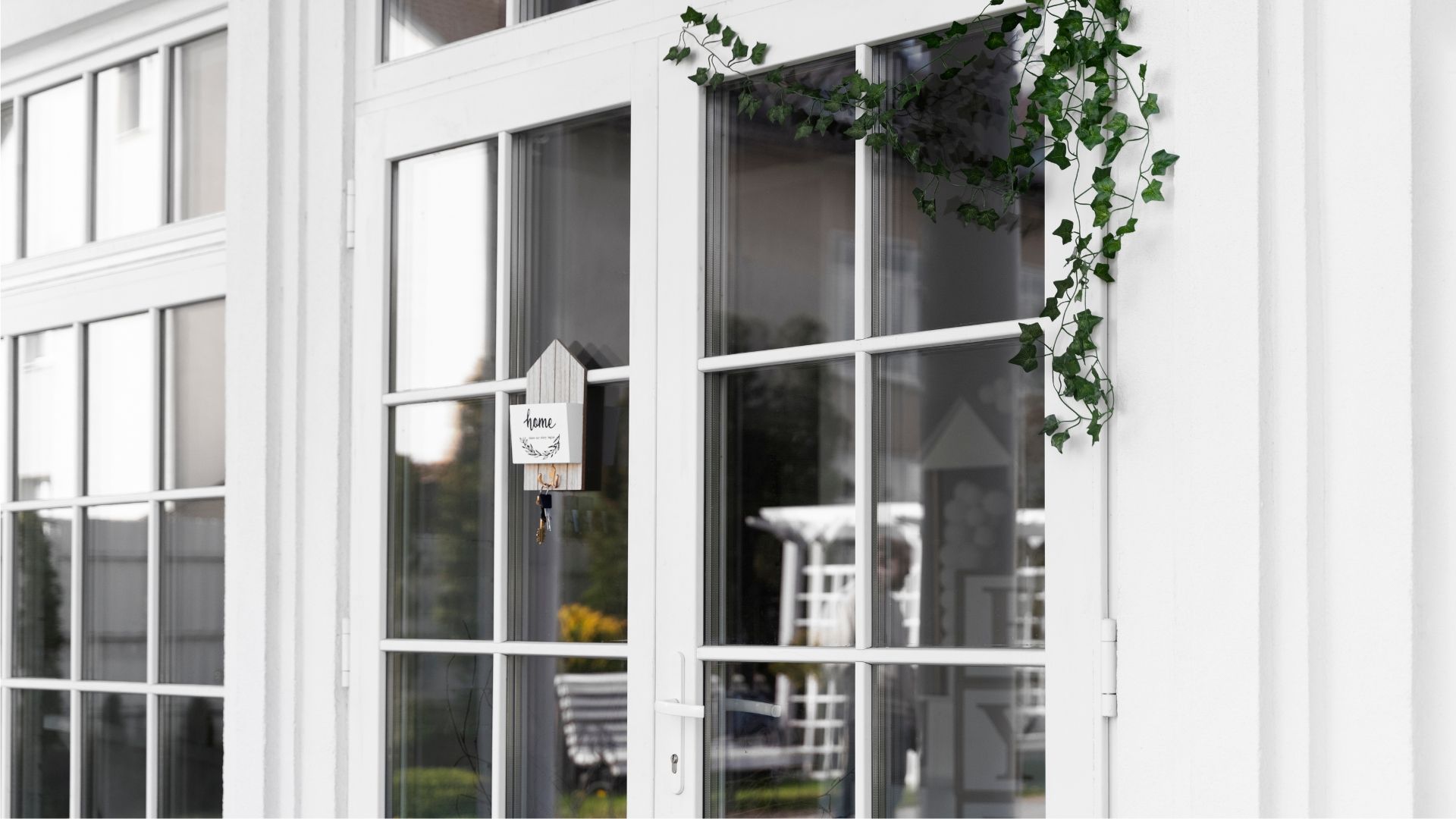 Got cracks or draughts? Learn the top telltale signs that it's time to replace those old French doors. Got cracks or draughts? Learn the top telltale signs that it's time to replace those old French doors.