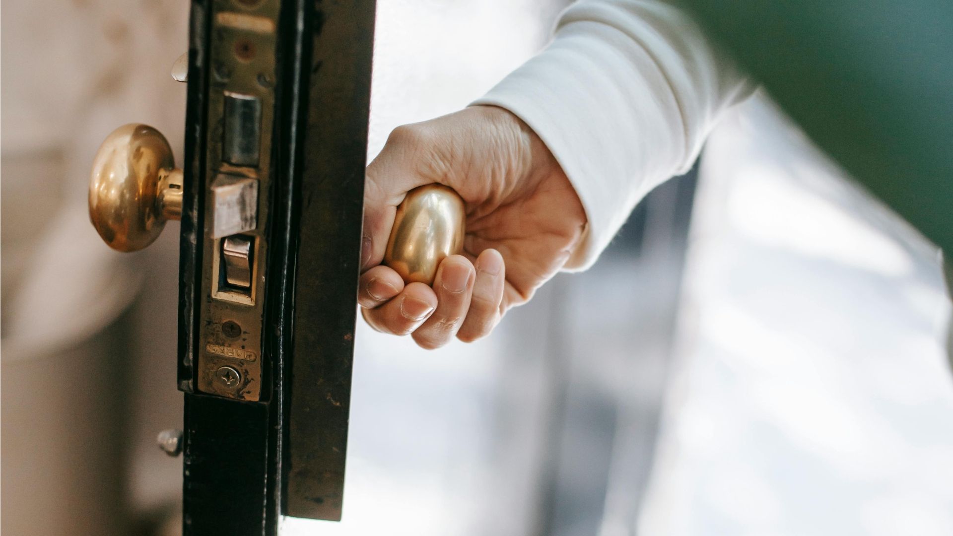 Do you know which type of lock is on your front door? Get to know the different kinds of locks 