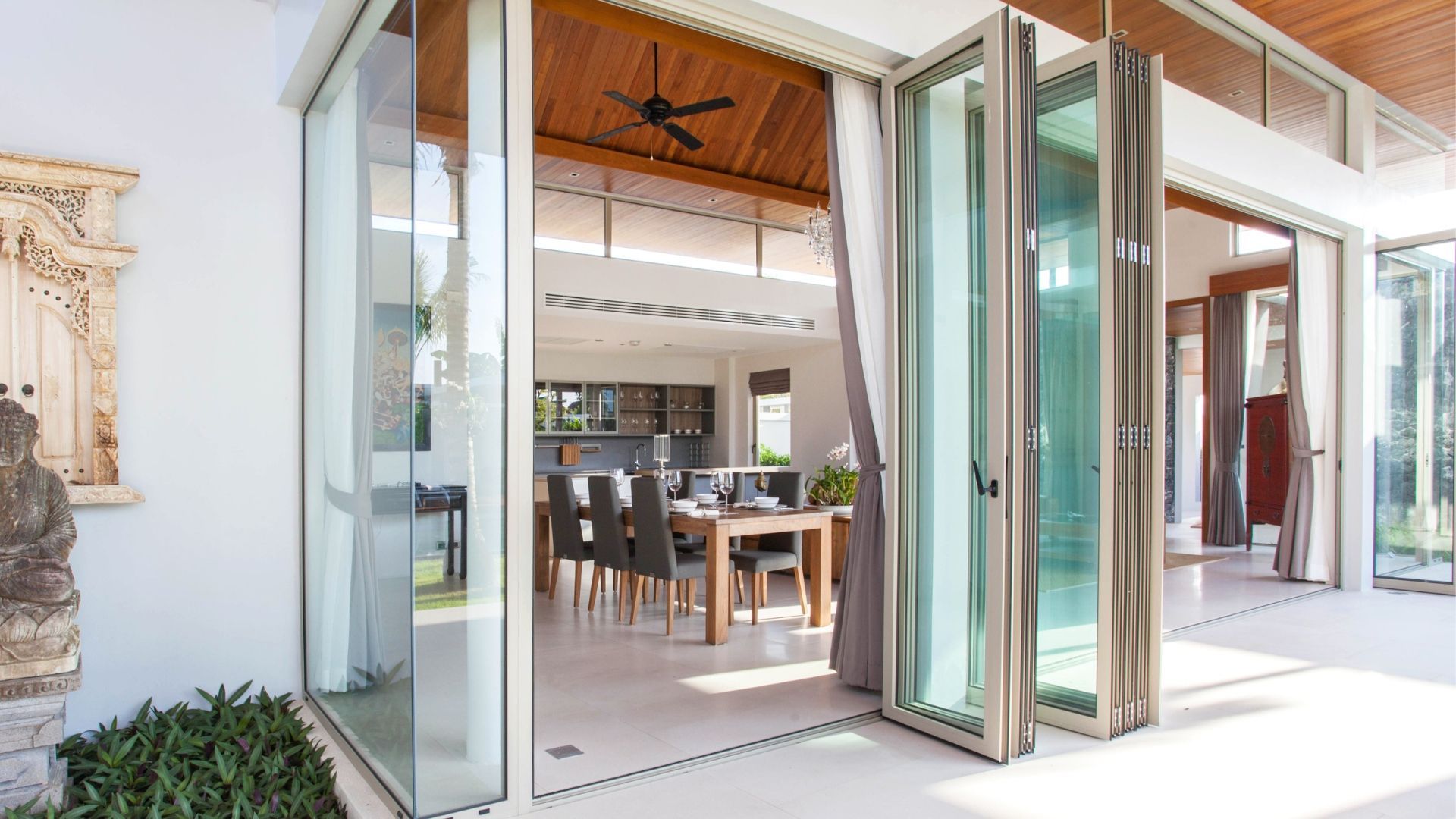 Custom-built bi-fold doors – are they worth it? Discover 6 ways these nifty doors can add value 