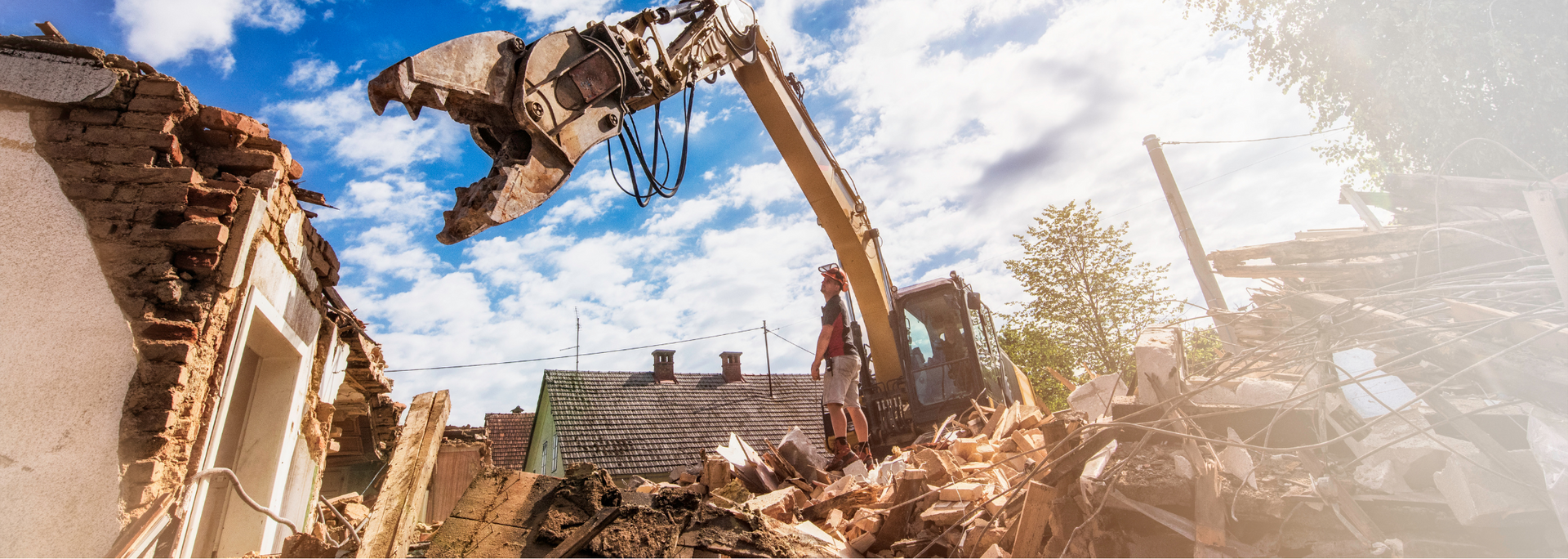 Picture of a big piece demolition equipment 
