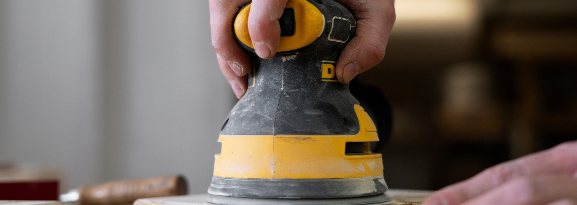 Picture of an orbital sander. 