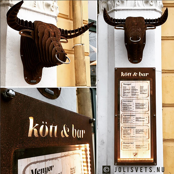 stiliserat tjurhuvud på restaurangen Kött & bar i Kalmar, vägghängd skulptur av Krille Ling