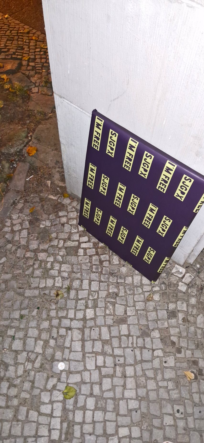 inslaget paket på allmän plats