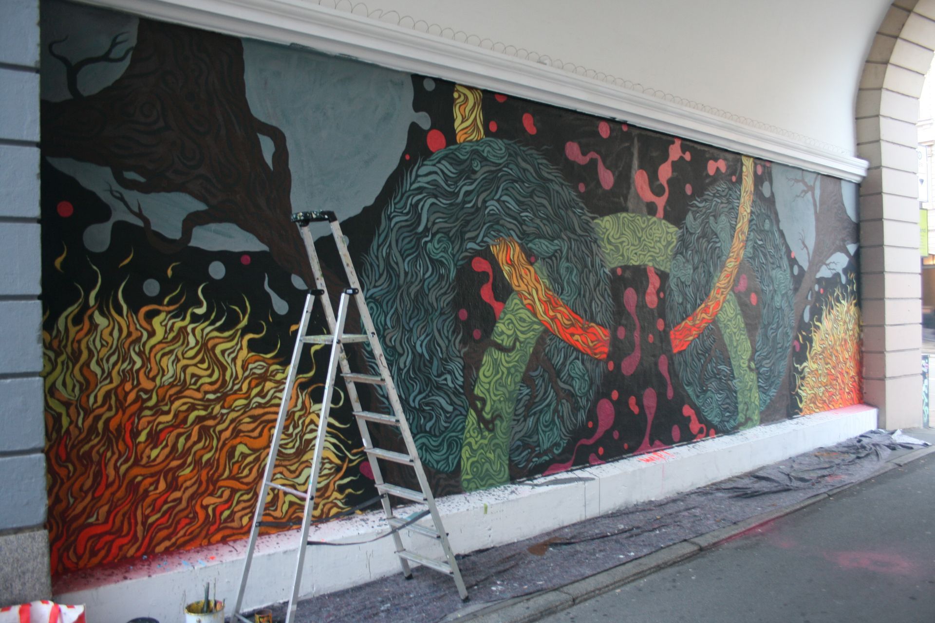 muralmålning av Kim Holm i gångpassage