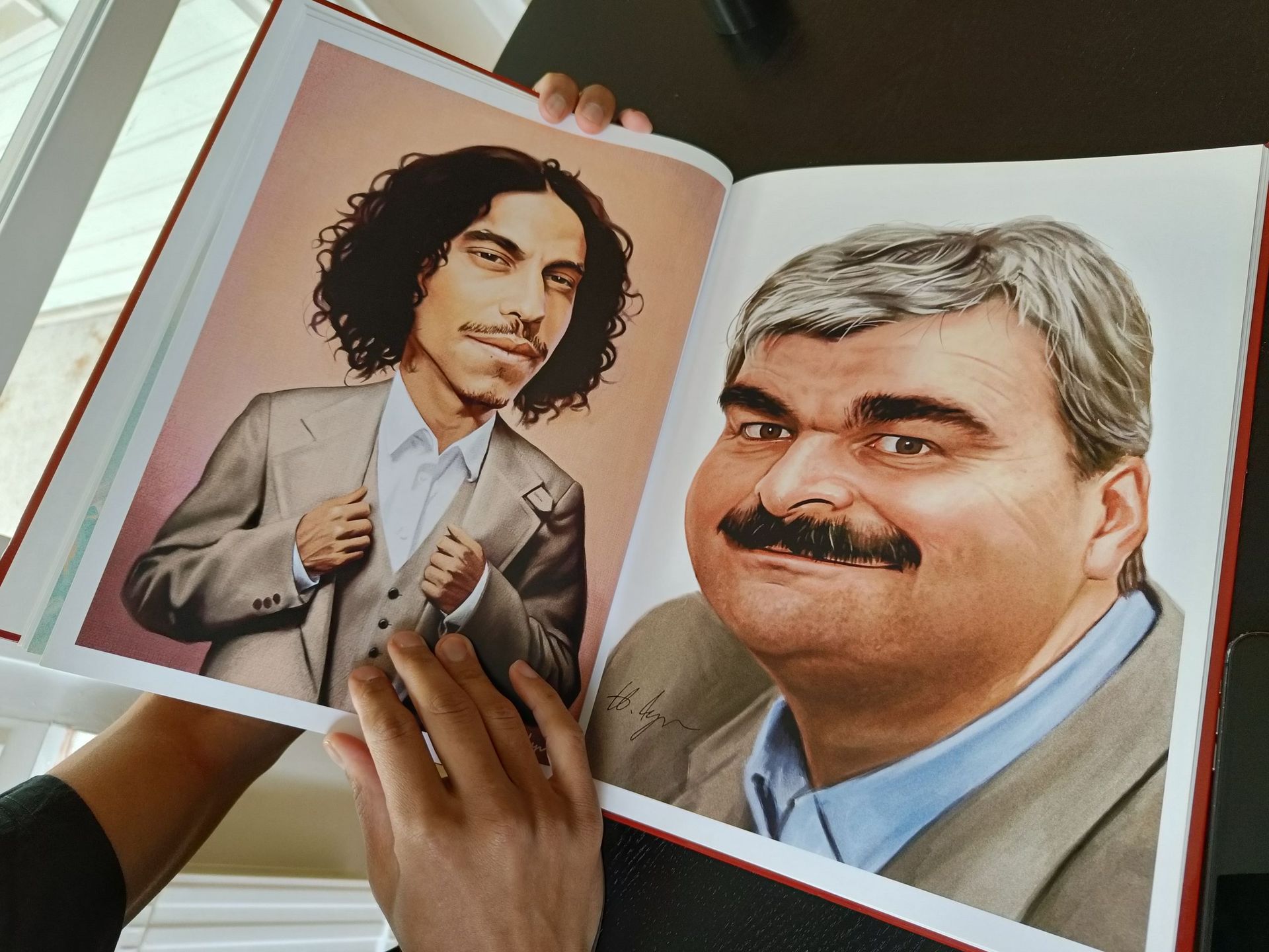 illustrerade porträtt av 'Timbuktu' och Håkan Juholt, Henric Aryee