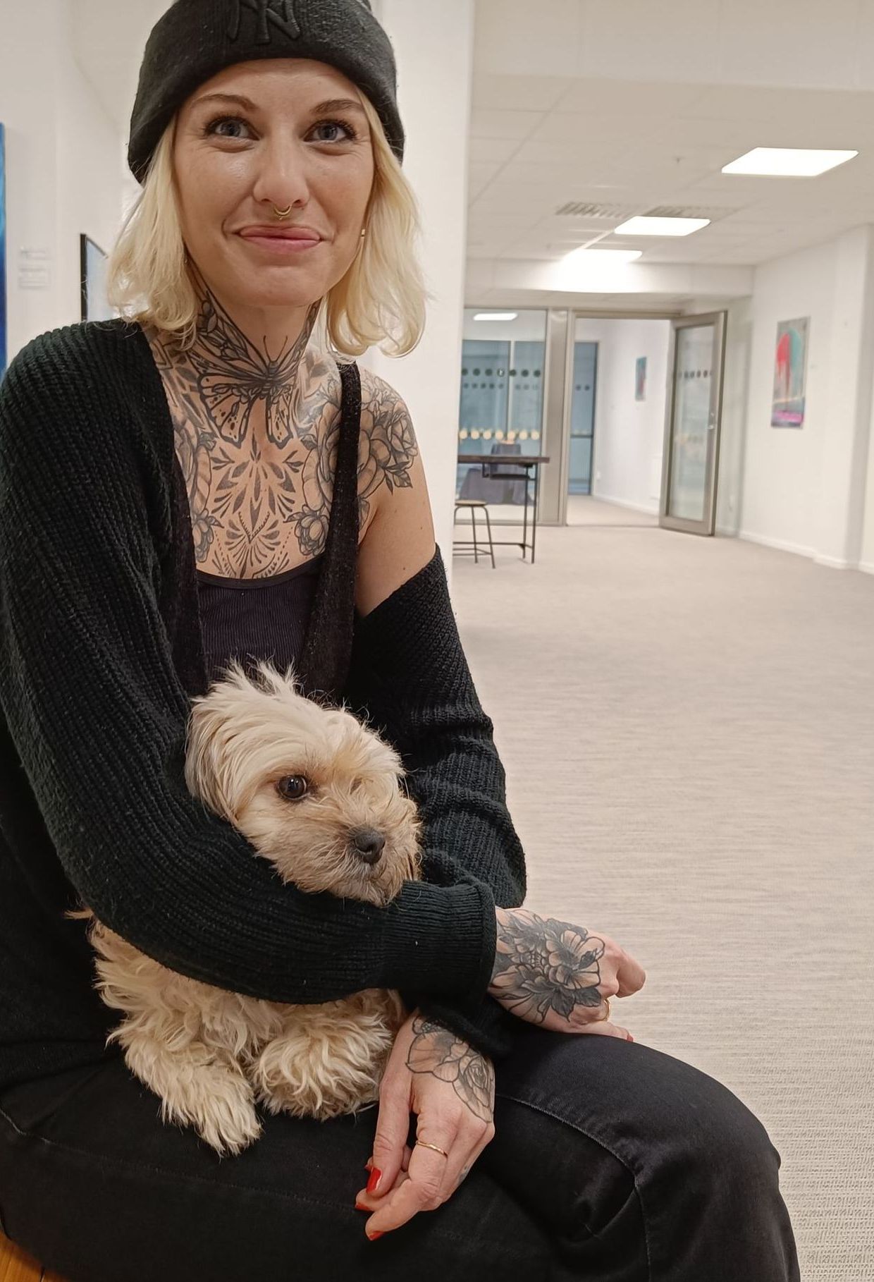 Hanna Meyer med sin söta hund Lilly