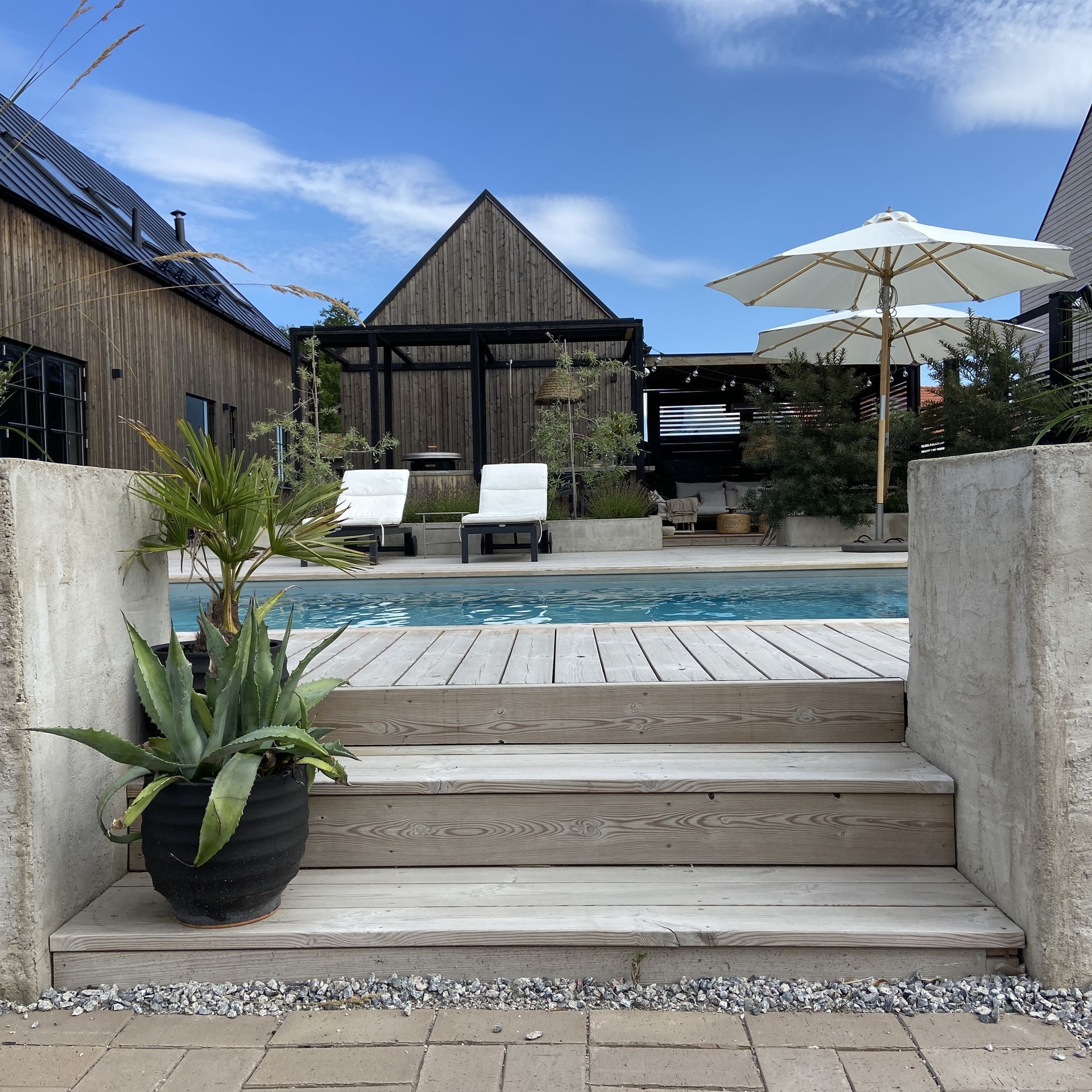 poolmiljö med få detaljer