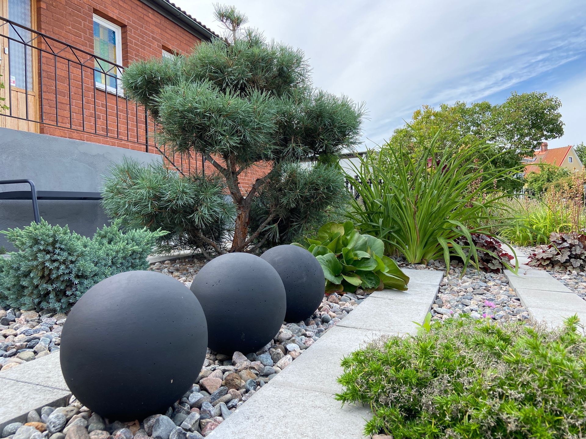 entréträdgård designad av Pelargonien