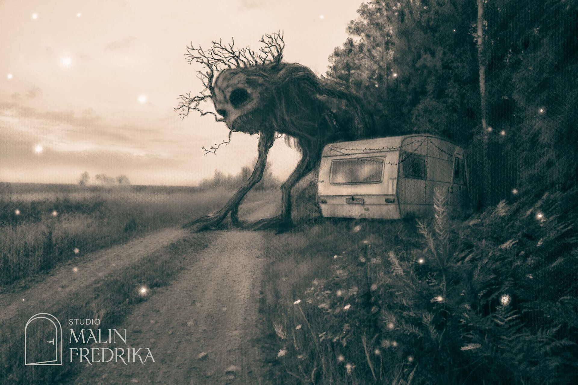 monster vid husvagn i skogsbrynet