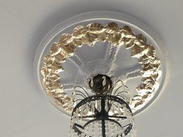 takrosett med förgyllning av Lotta Olsson