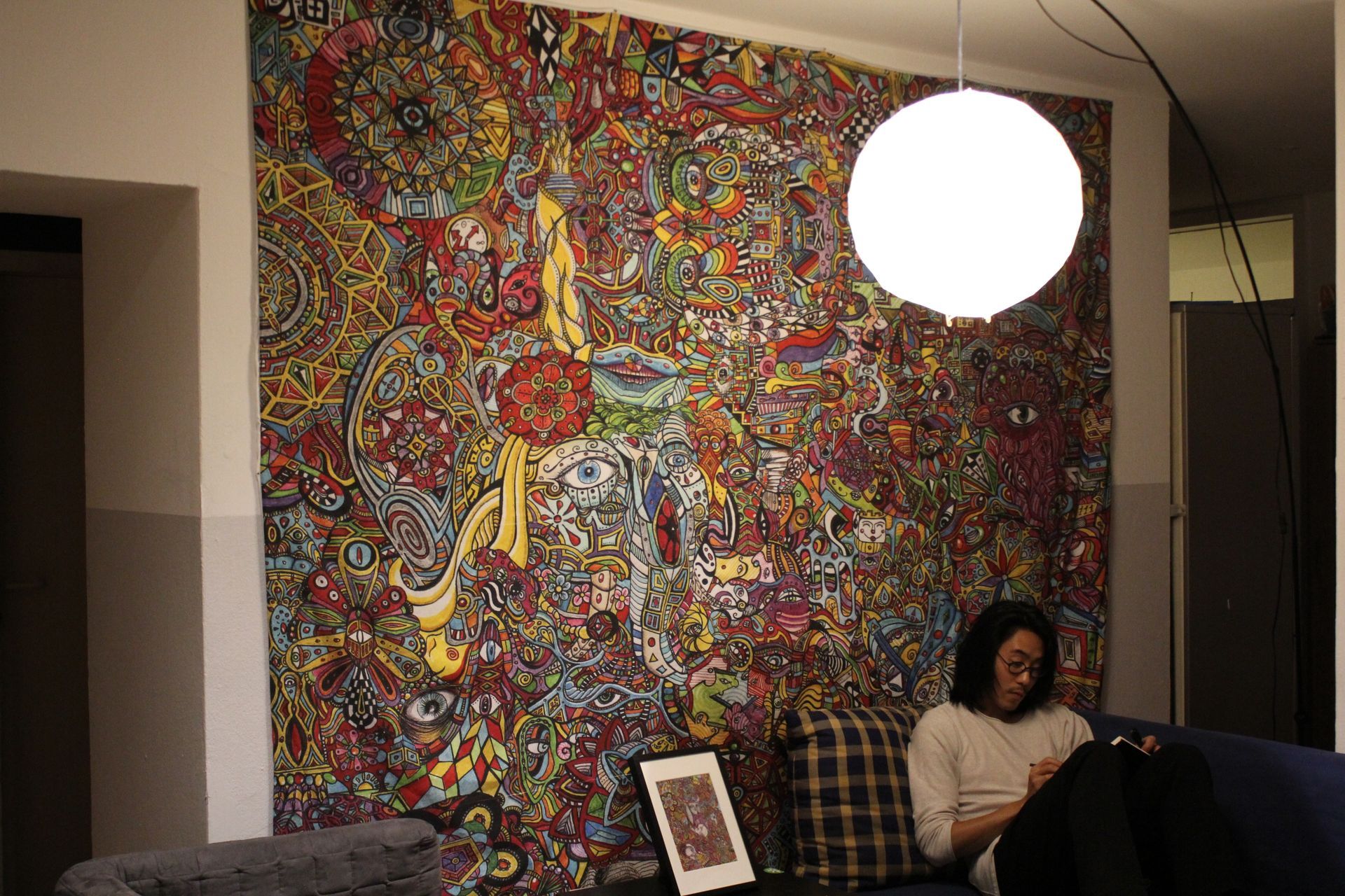 tyg på väggen med motiv av Tony Torro