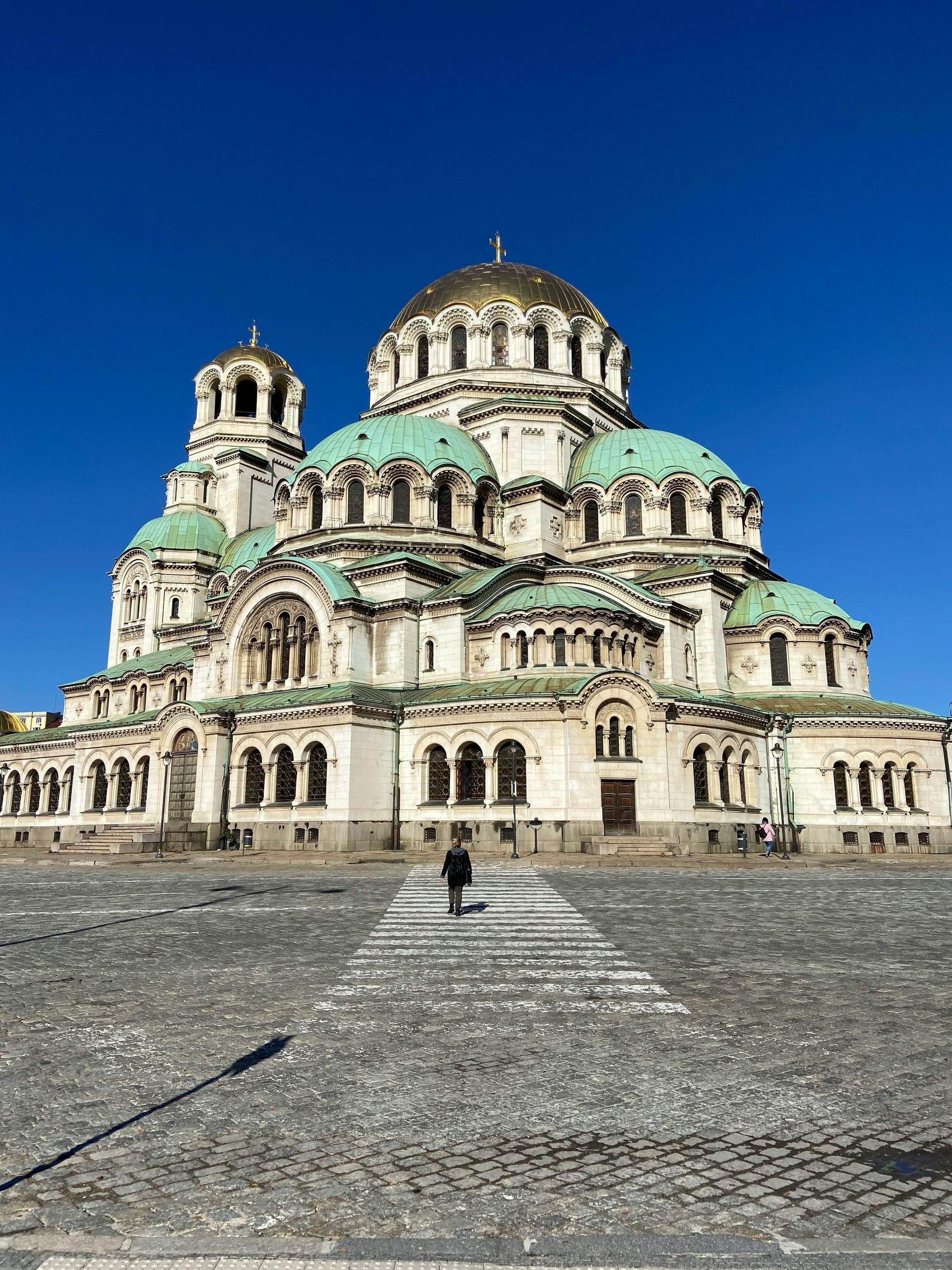 Hagia Sofia med sin stora kupol och invecklade mosaiker, ett framstående exempel på bysantisk arkitektur.