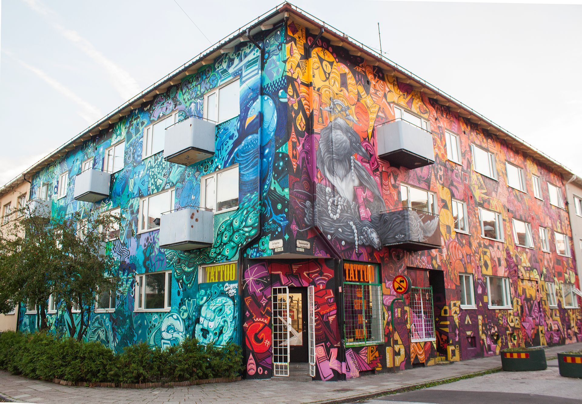 graffitimålat hyreshus vid Sevedsplan i Malmö, målat av Dan Sapunar och flera konstnärsvänner